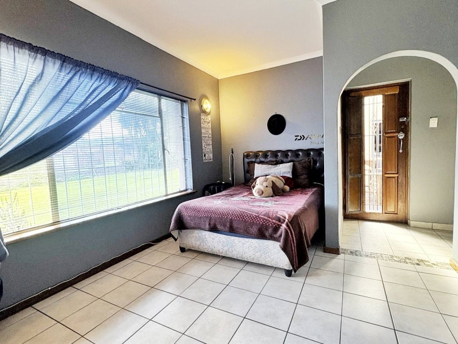 5 Bedroom Property for Sale in Kabega Park Eastern Cape